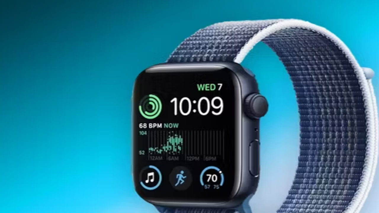 Apple Watch SE 2 เทียบกับ Fitbit Versa 4: Smartwatch